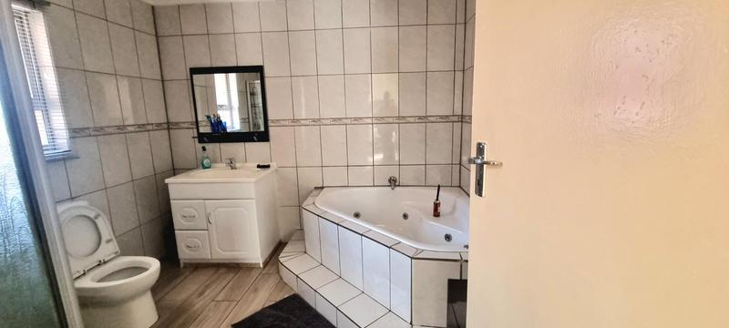 3 Bedroom Property for Sale in Heuweloord Gauteng