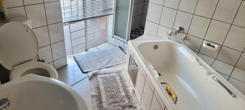 3 Bedroom Property for Sale in Heuweloord Gauteng