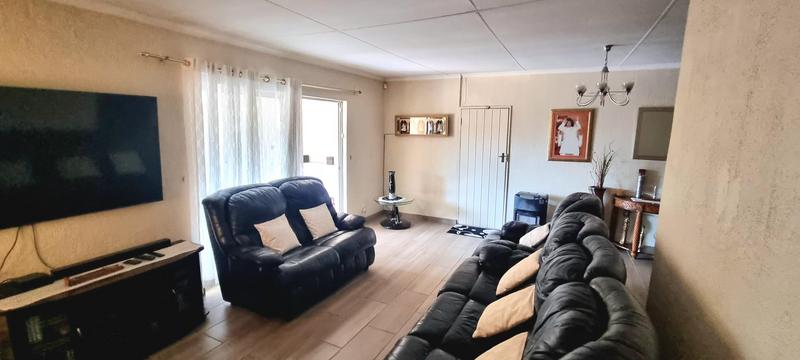3 Bedroom Property for Sale in Heuweloord Gauteng