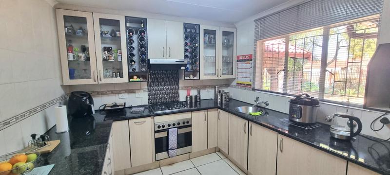 3 Bedroom Property for Sale in Heuweloord Gauteng
