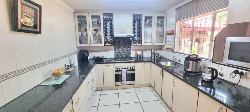 3 Bedroom Property for Sale in Heuweloord Gauteng