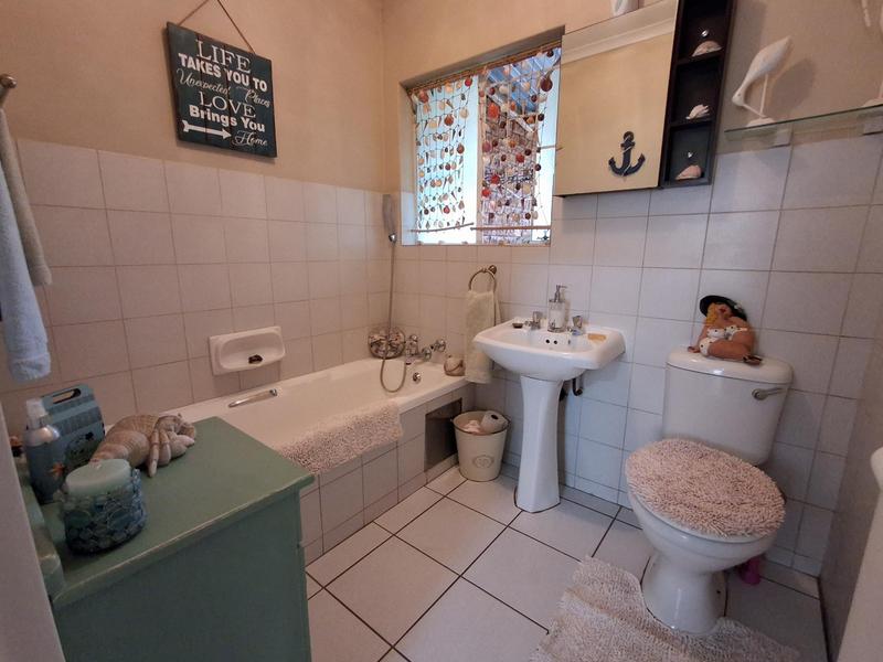 6 Bedroom Property for Sale in Elardus Park Gauteng