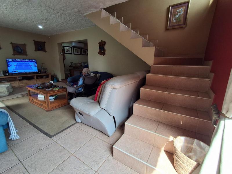 6 Bedroom Property for Sale in Elardus Park Gauteng