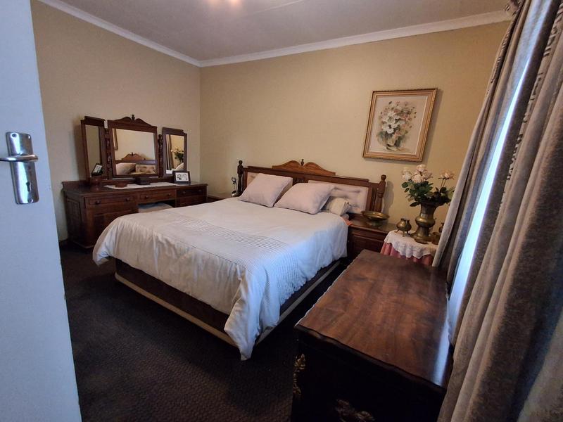 6 Bedroom Property for Sale in Elardus Park Gauteng