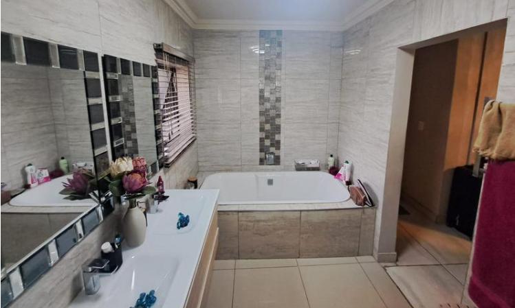 3 Bedroom Property for Sale in Heuweloord Gauteng