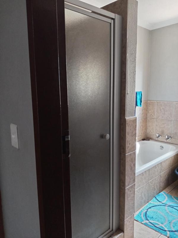 3 Bedroom Property for Sale in Olievenhoutbosch Gauteng
