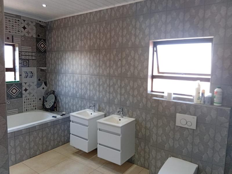 4 Bedroom Property for Sale in Van Riebeeck Park Gauteng