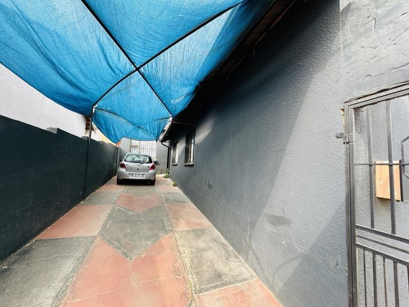 6 Bedroom Property for Sale in Naturena Gauteng