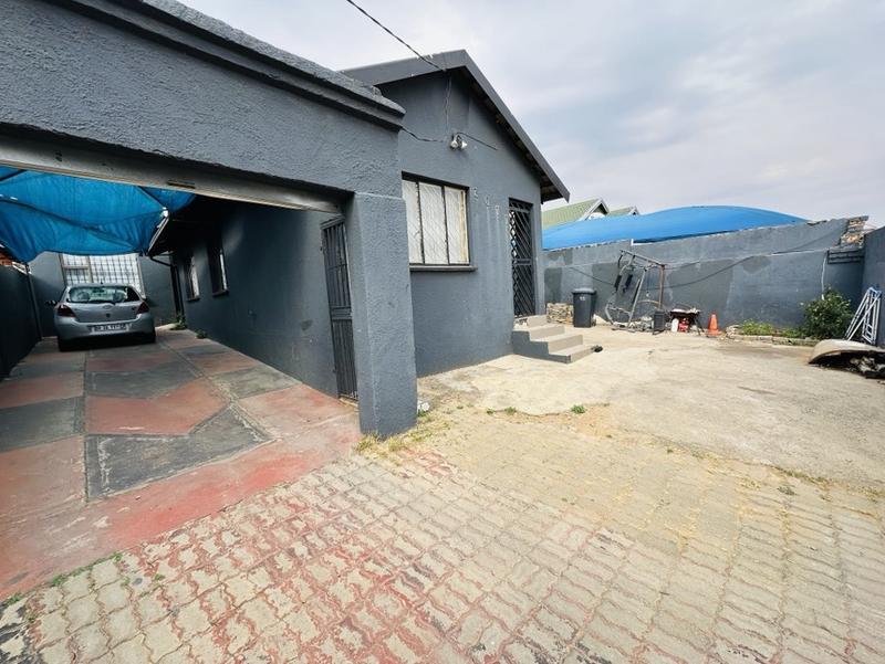 6 Bedroom Property for Sale in Naturena Gauteng