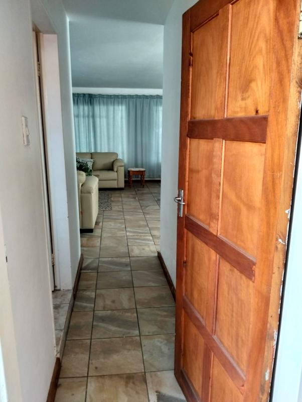 To Let 1 Bedroom Property for Rent in Florida Park Gauteng
