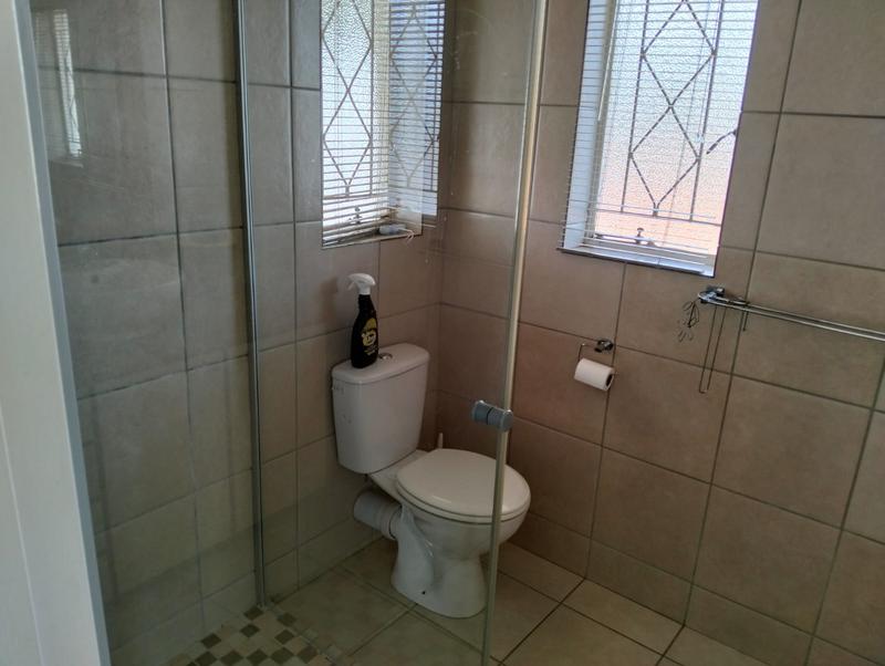 To Let 1 Bedroom Property for Rent in Florida Park Gauteng