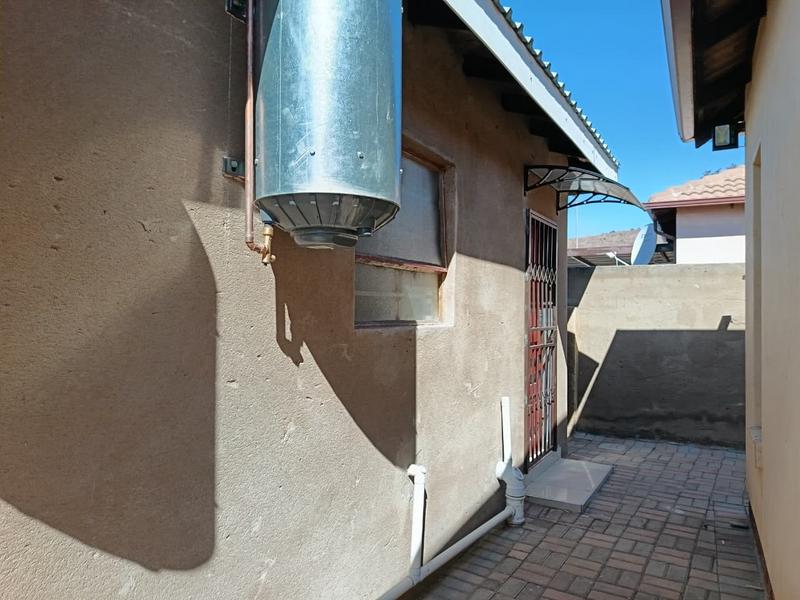 1 Bedroom Property for Sale in Kirkney Gauteng