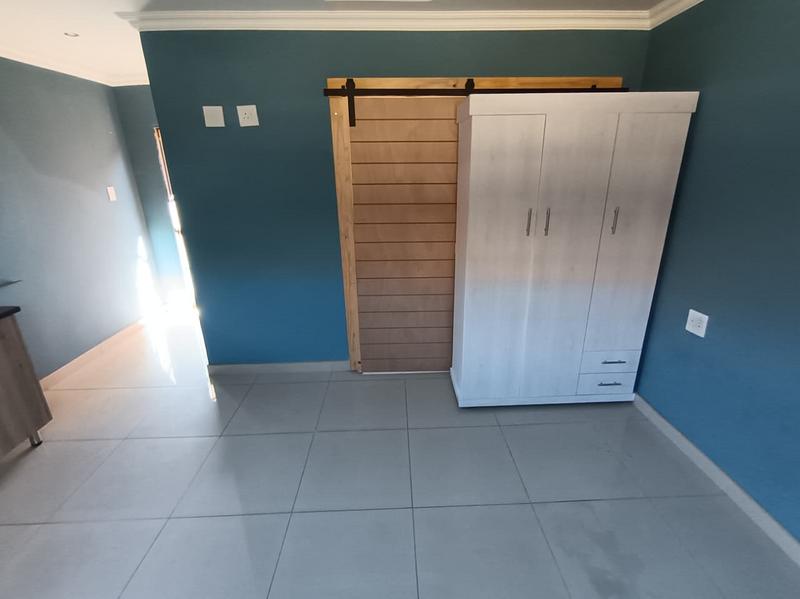 1 Bedroom Property for Sale in Kirkney Gauteng