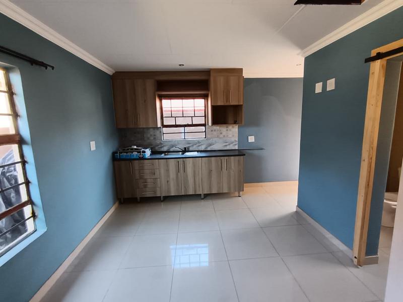 1 Bedroom Property for Sale in Kirkney Gauteng