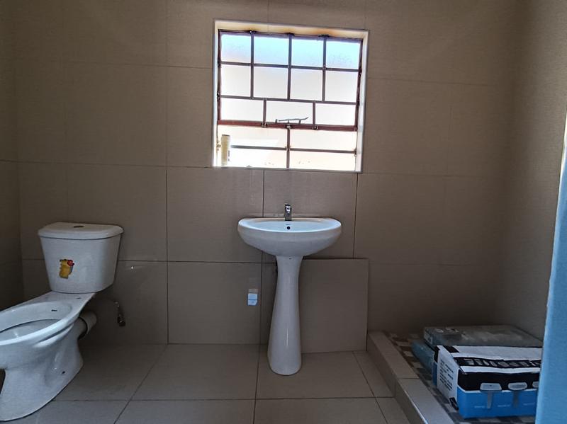 1 Bedroom Property for Sale in Kirkney Gauteng