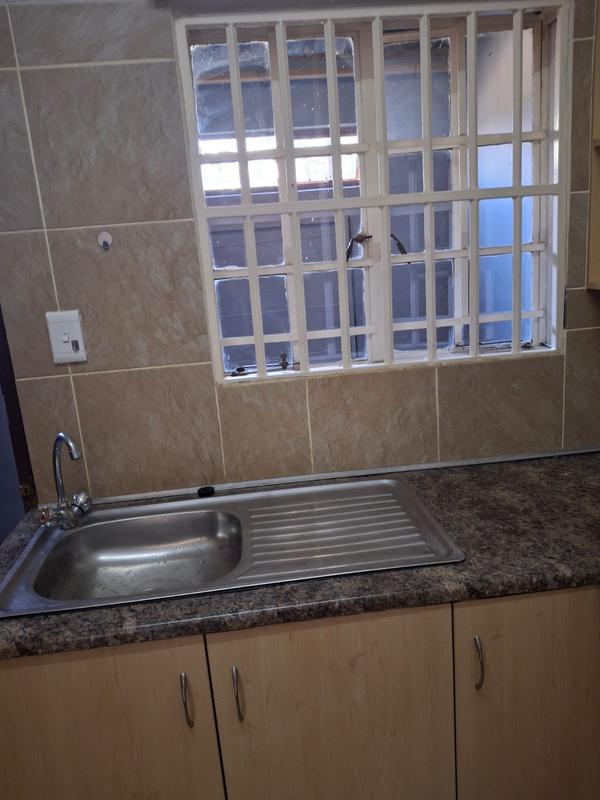 To Let 1 Bedroom Property for Rent in Rynoue Gauteng