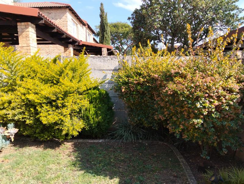 To Let 2 Bedroom Property for Rent in Bromhof Gauteng