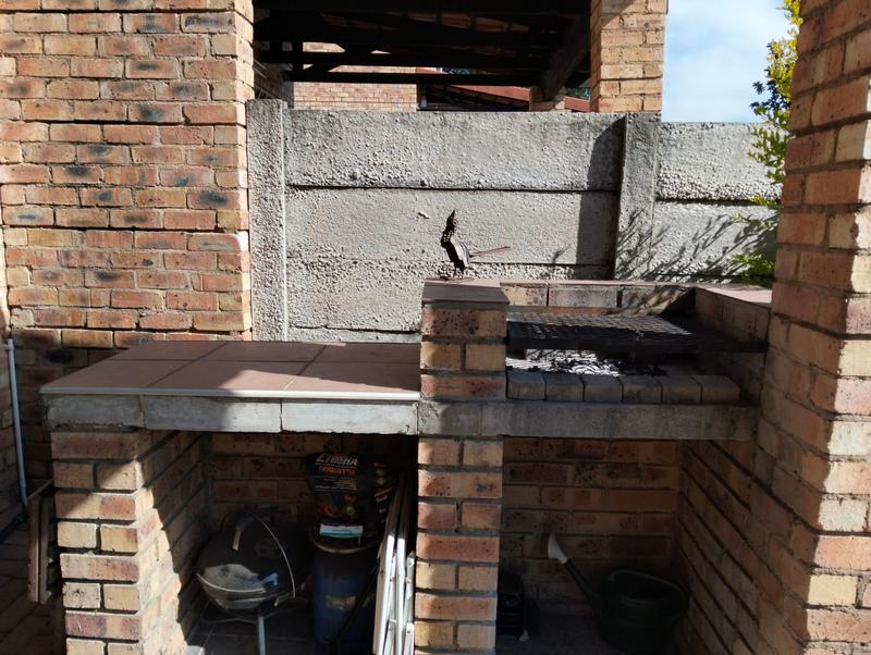 To Let 2 Bedroom Property for Rent in Bromhof Gauteng