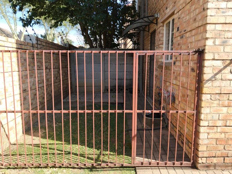 To Let 2 Bedroom Property for Rent in Bromhof Gauteng