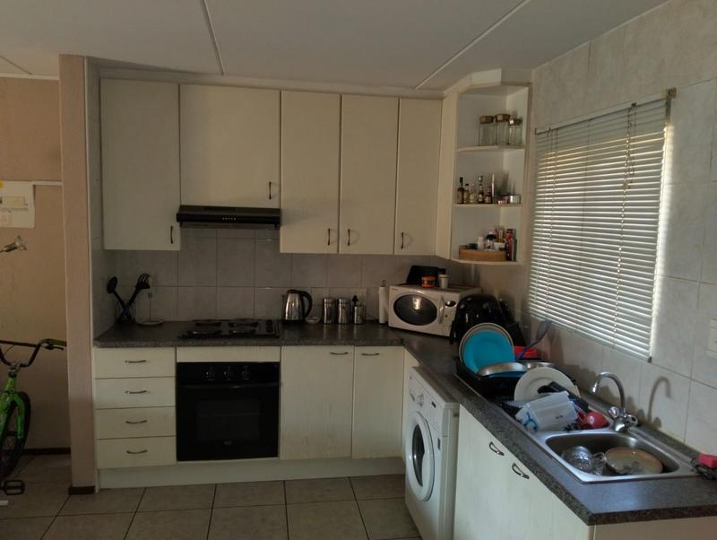 To Let 2 Bedroom Property for Rent in Bromhof Gauteng
