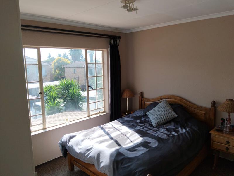 To Let 2 Bedroom Property for Rent in Bromhof Gauteng