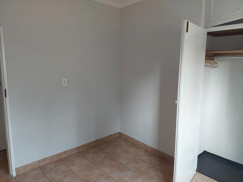 To Let 3 Bedroom Property for Rent in Honingneskrans Ah Gauteng
