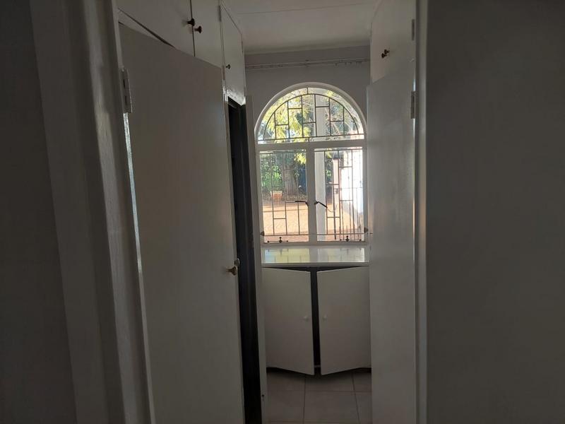To Let 3 Bedroom Property for Rent in Honingneskrans Ah Gauteng