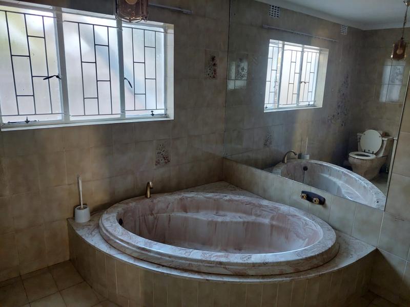To Let 3 Bedroom Property for Rent in Honingneskrans Ah Gauteng