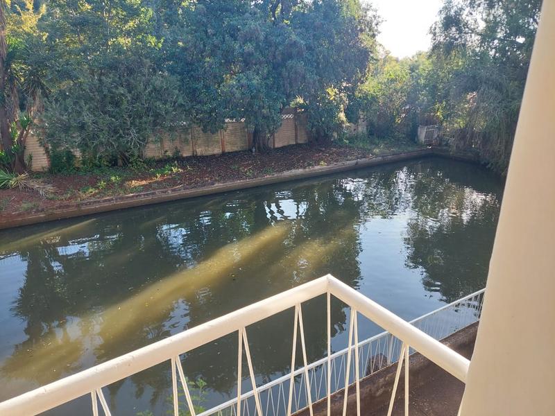 To Let 2 Bedroom Property for Rent in Honingneskrans Ah Gauteng