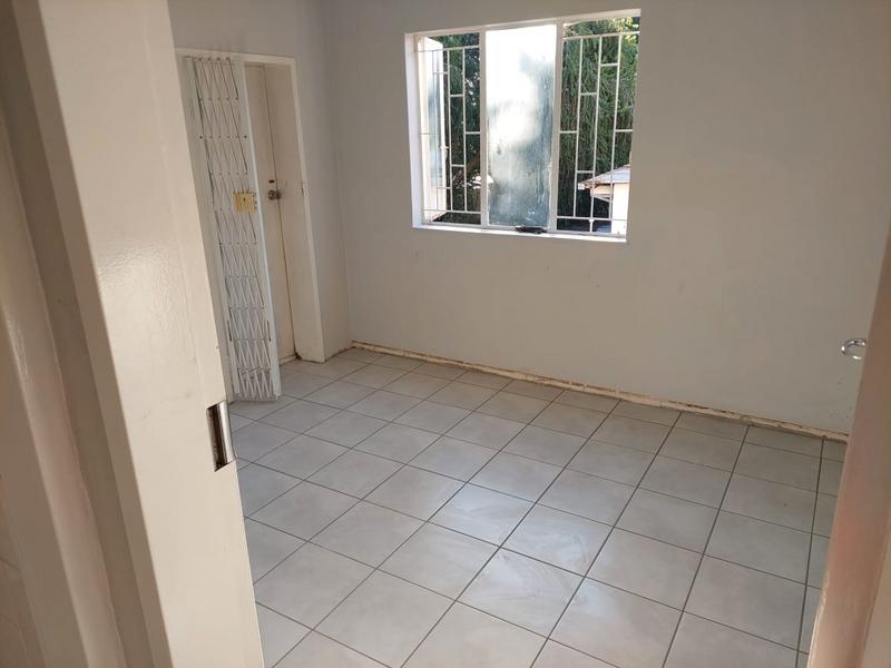 To Let 2 Bedroom Property for Rent in Honingneskrans Ah Gauteng