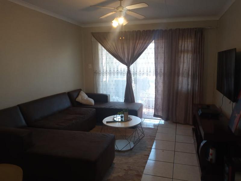 2 Bedroom Property for Sale in Florida Lake Gauteng