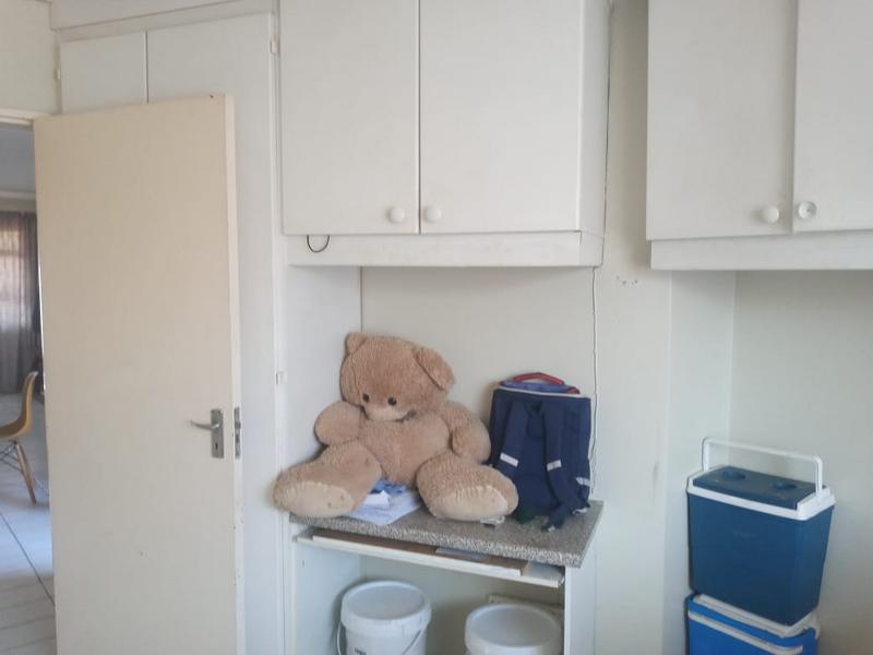 2 Bedroom Property for Sale in Florida Lake Gauteng