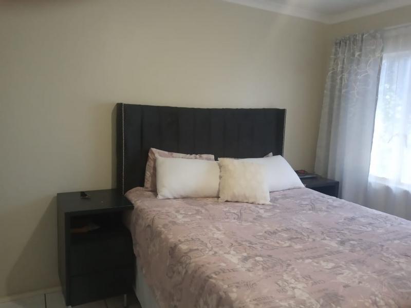 2 Bedroom Property for Sale in Florida Lake Gauteng