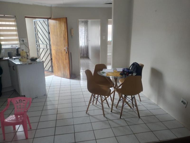 2 Bedroom Property for Sale in Florida Lake Gauteng