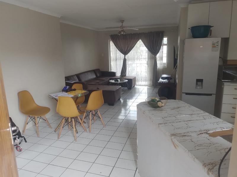 2 Bedroom Property for Sale in Florida Lake Gauteng