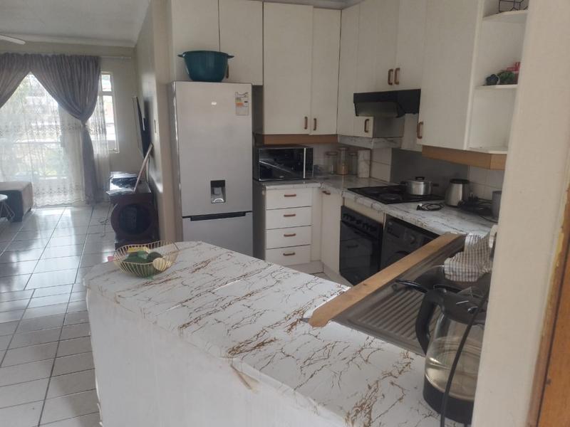 2 Bedroom Property for Sale in Florida Lake Gauteng