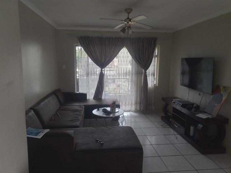 2 Bedroom Property for Sale in Florida Lake Gauteng