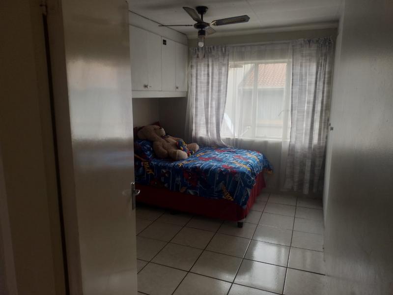 2 Bedroom Property for Sale in Florida Lake Gauteng