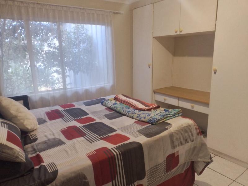 2 Bedroom Property for Sale in Florida Lake Gauteng