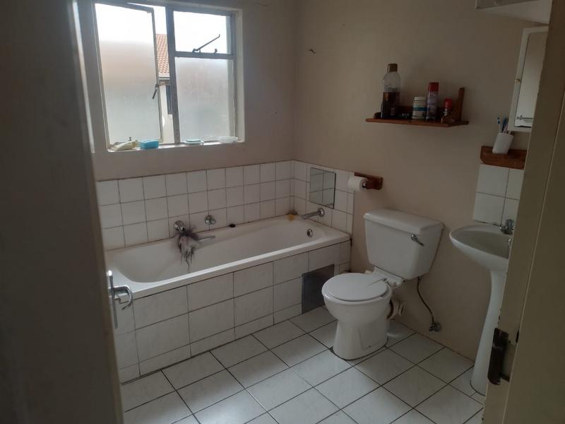 2 Bedroom Property for Sale in Florida Lake Gauteng