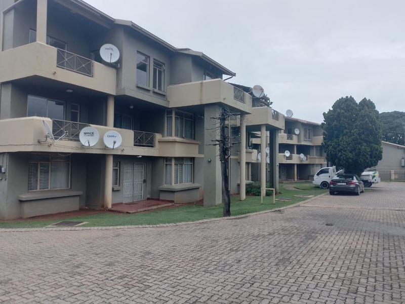 2 Bedroom Property for Sale in Florida Lake Gauteng