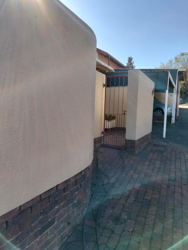 2 Bedroom Property for Sale in Helderkruin Gauteng