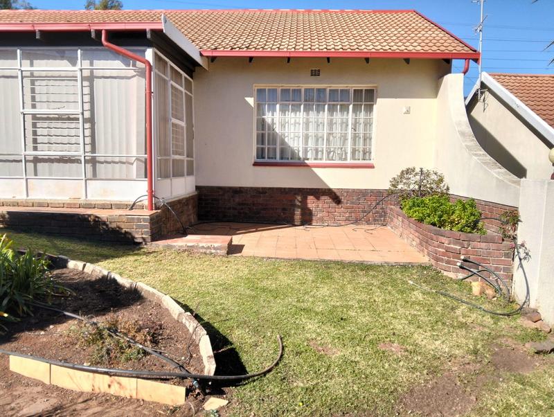 2 Bedroom Property for Sale in Helderkruin Gauteng