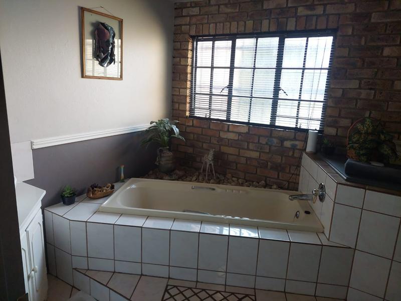 3 Bedroom Property for Sale in Heatherdale AH Gauteng