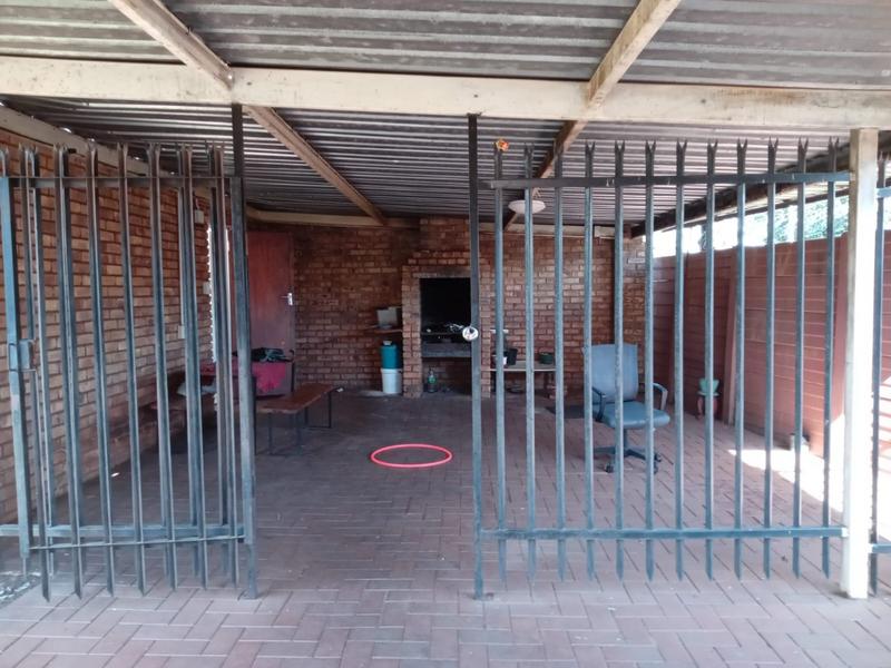 2 Bedroom Property for Sale in Hesteapark Gauteng