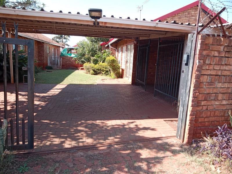 2 Bedroom Property for Sale in Hesteapark Gauteng