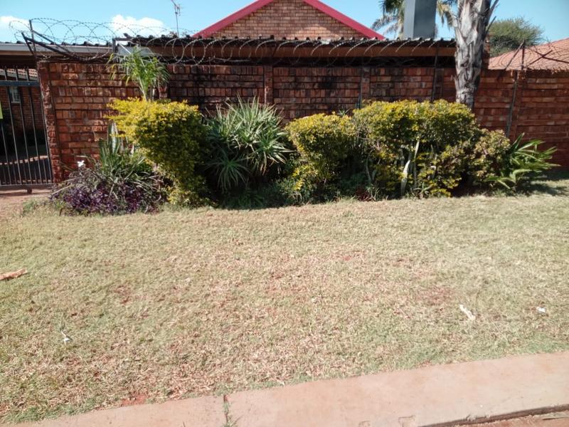 2 Bedroom Property for Sale in Hesteapark Gauteng