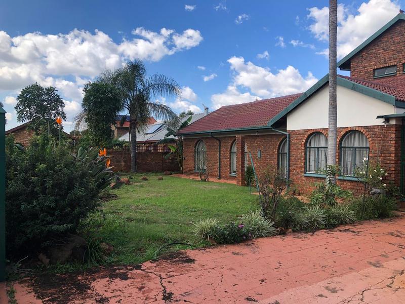 4 Bedroom Property for Sale in Karenpark Gauteng