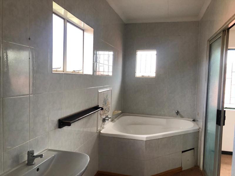 4 Bedroom Property for Sale in Karenpark Gauteng