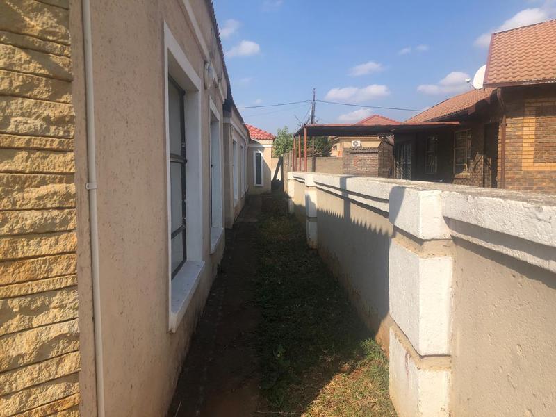 5 Bedroom Property for Sale in Karenpark Gauteng